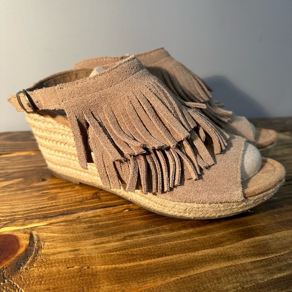 Minnetonka Ashley Leather Fringe Espadrille Wedge Sandals Women’s 8 Taupe Boho - Picture 2 of 9